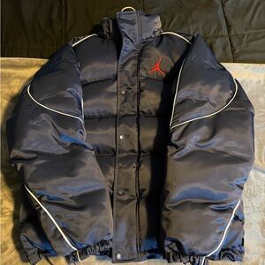Supreme Men's Navy Puffer Jacket with Red Logo